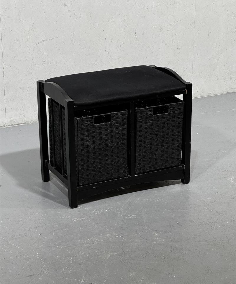 Musta eteispenkki säilytyskoreilla