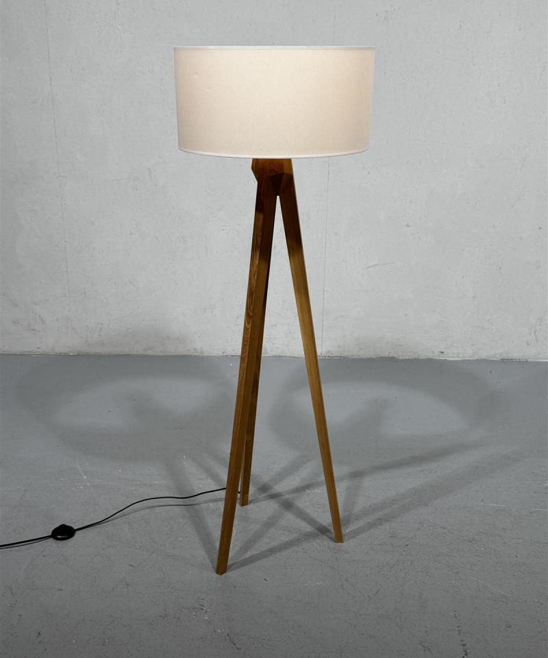 Valaisin Grönlund lattiavalaisin tammipuu