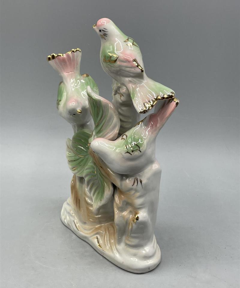 Linnut posliinifiguuri