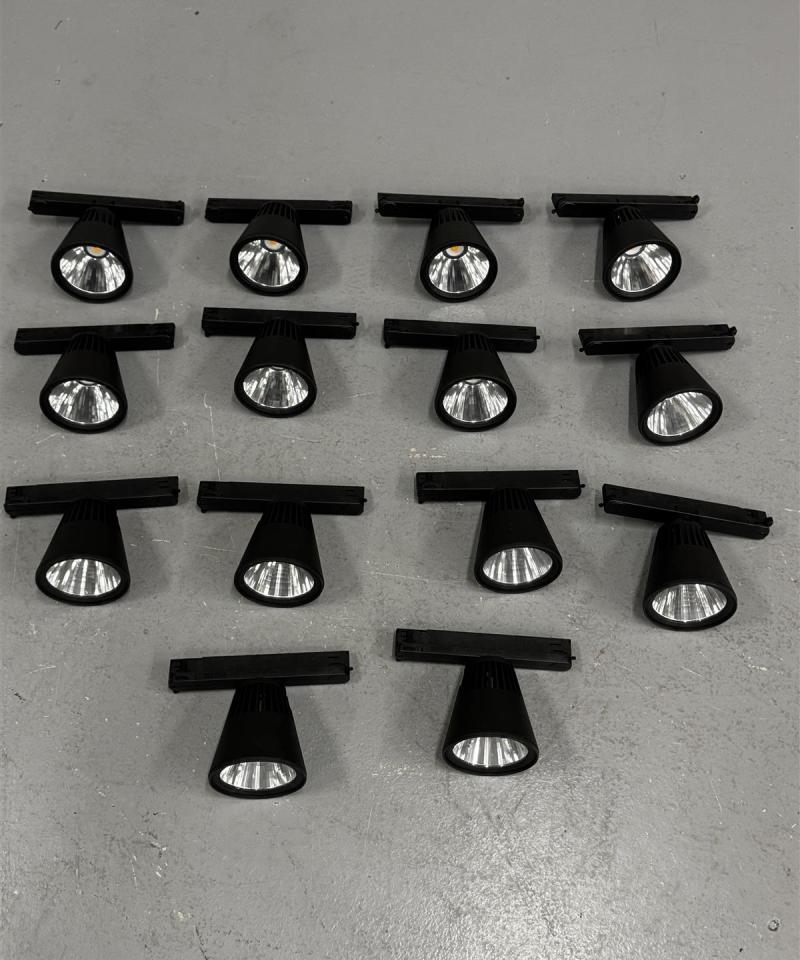 Lival spottivalaisin (14 kpl) kiskoon asennettava