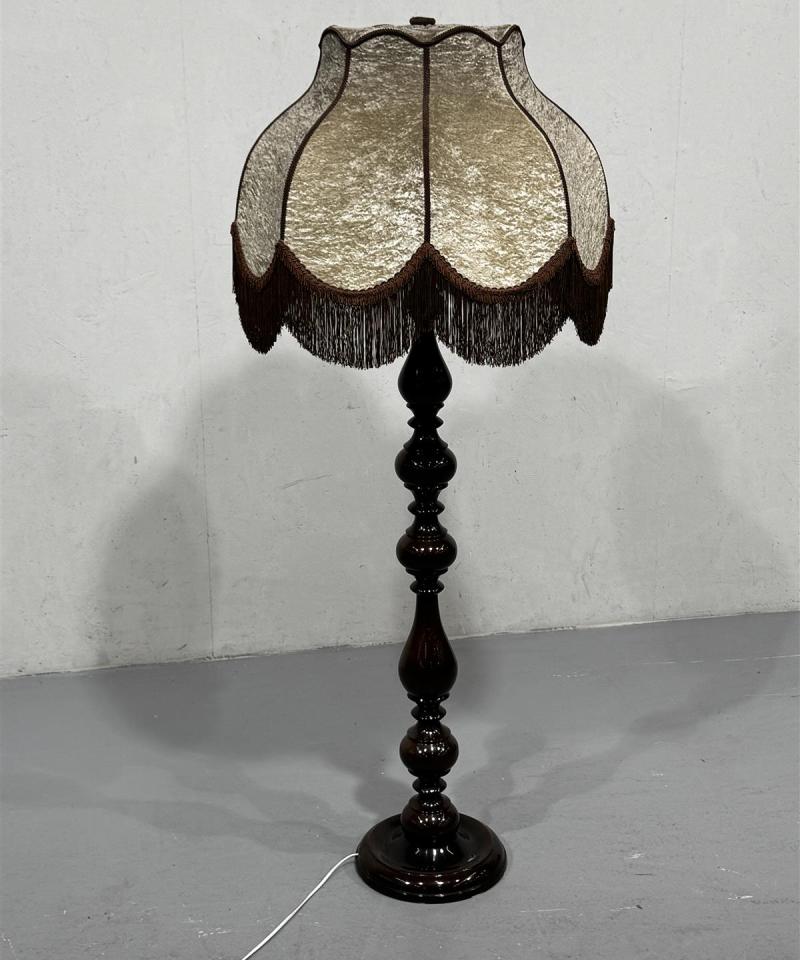 Vintage Jalopuu Ky lattiavalaisin