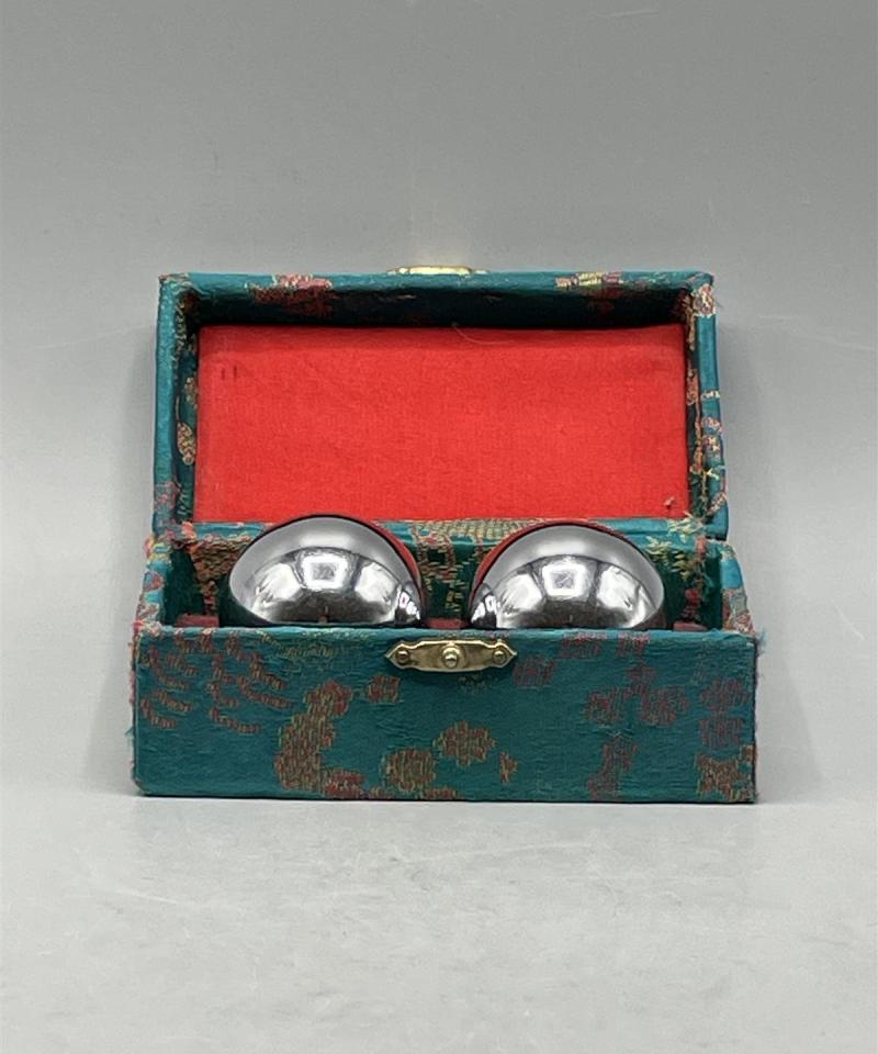 Kiinalaiset soivat terveyspallot, metalliset