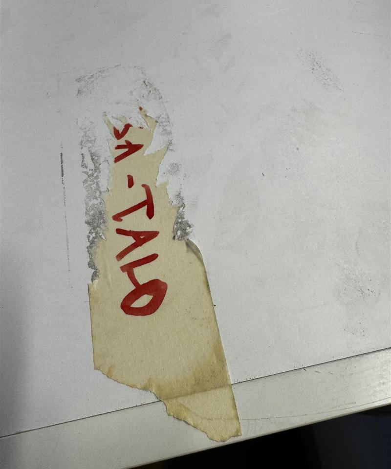 Martela valkoinen laatikosto pyörillä (teippijälki)