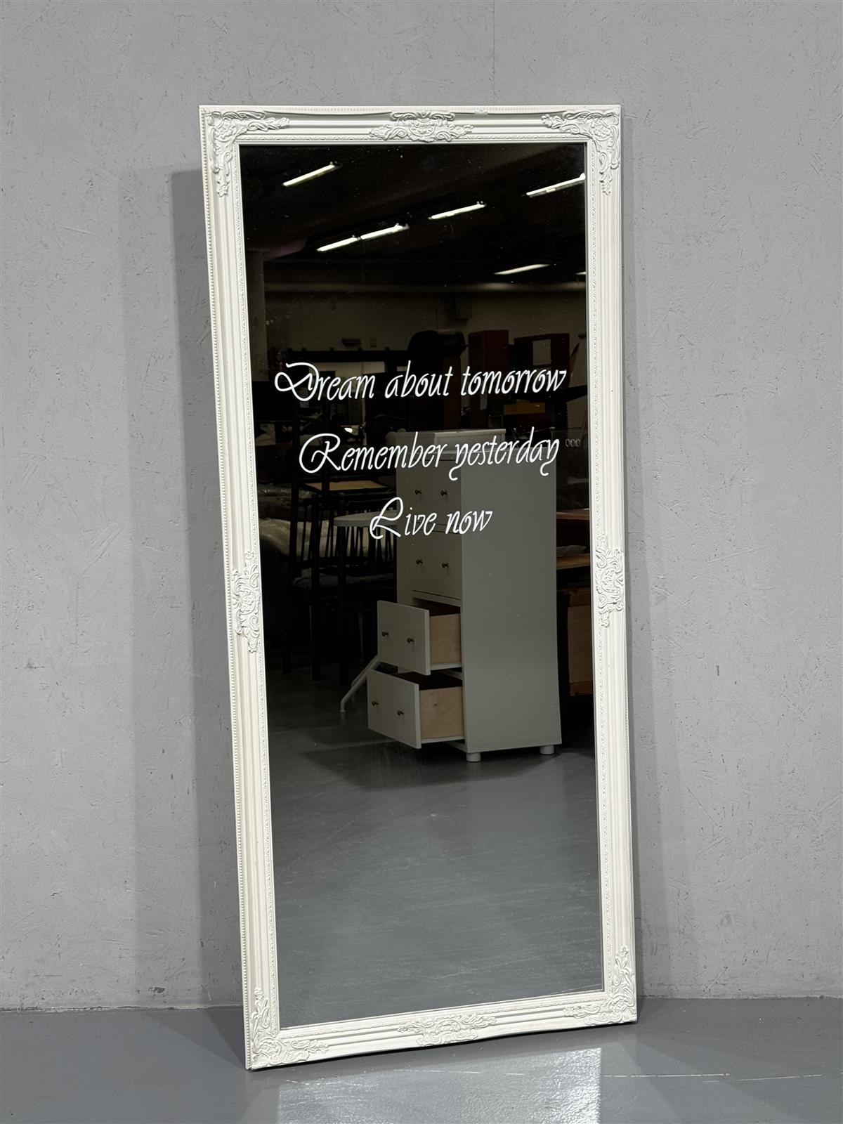 Koristeellinen 72x160 peili valkoinen