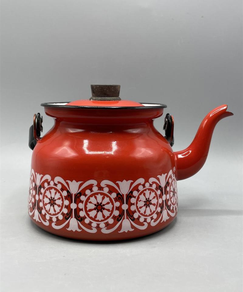 Finel Punahilkka kahvipannu, Raija Uosikkinen