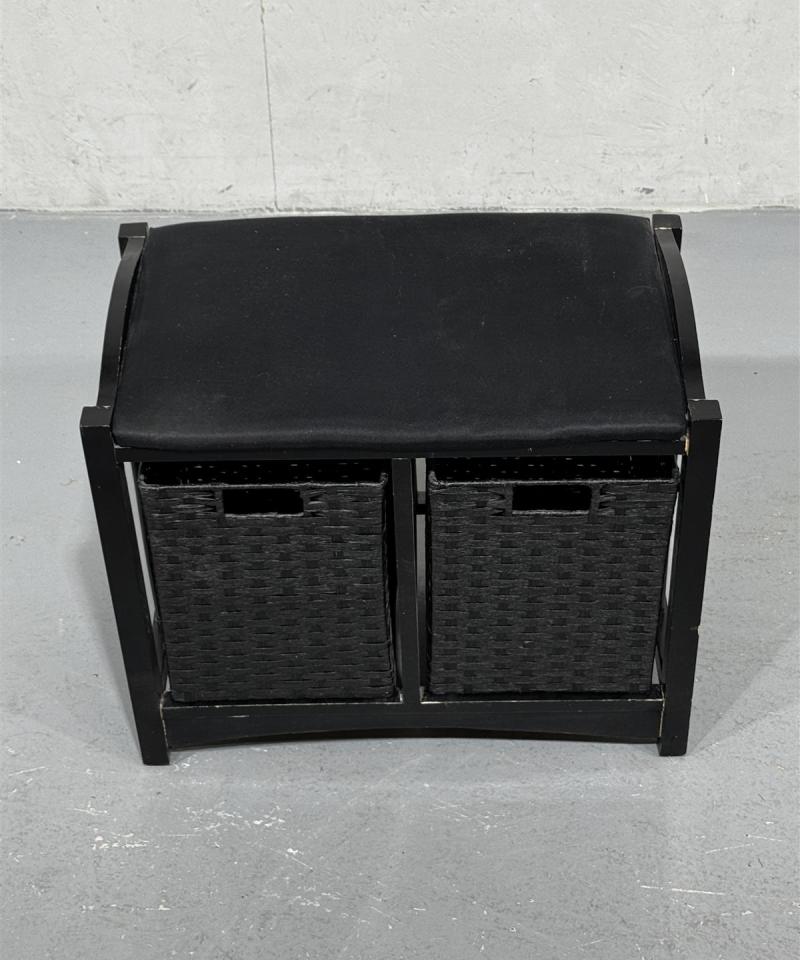 Musta eteispenkki säilytyskoreilla