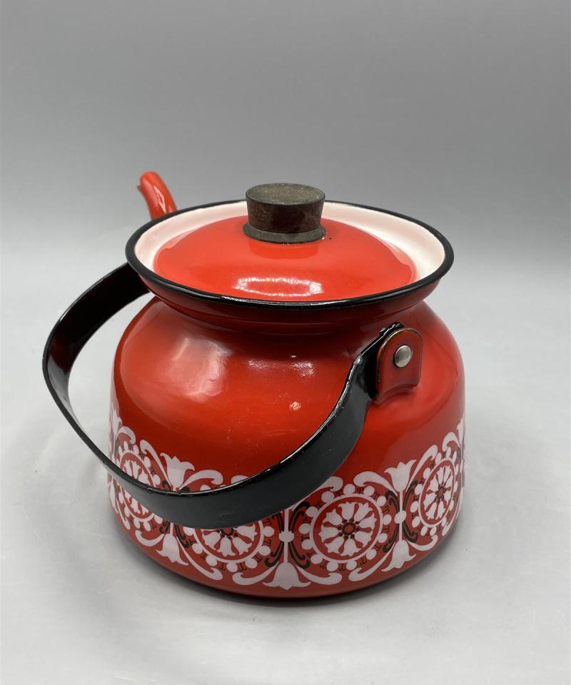 Finel Punahilkka kahvipannu, Raija Uosikkinen