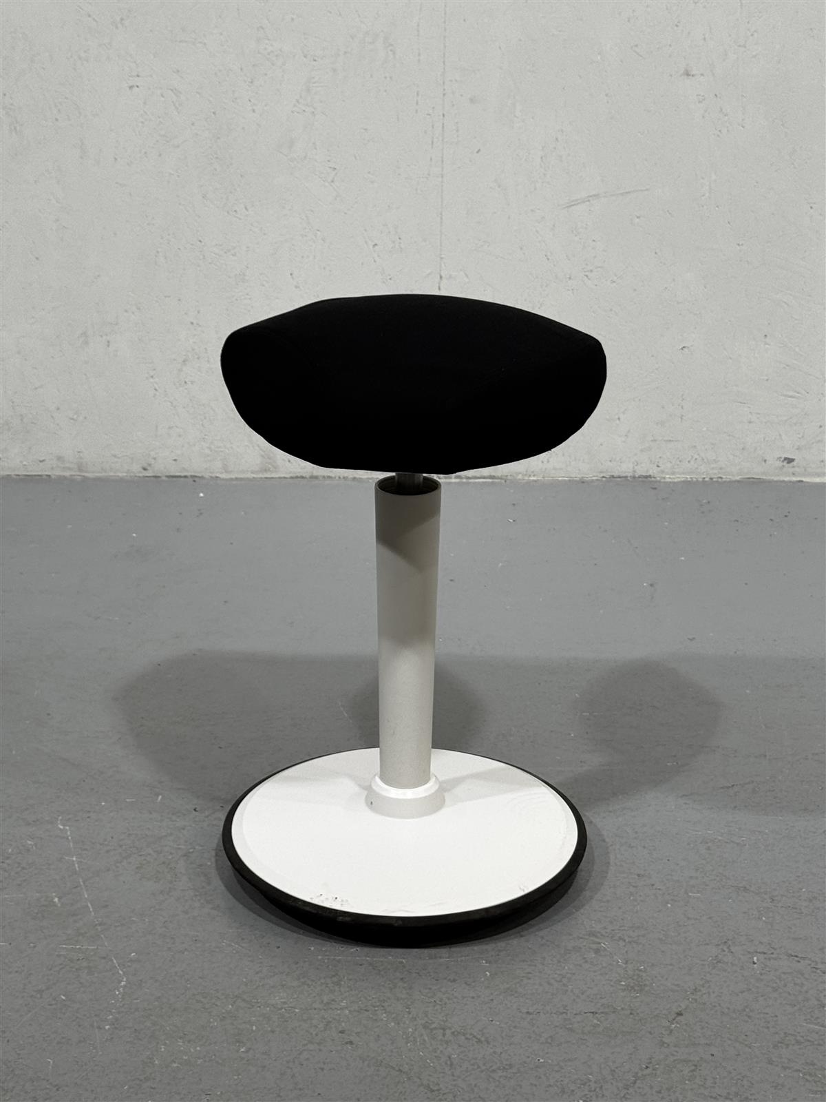 Stoo Triangle aktiivituoli työtuoli