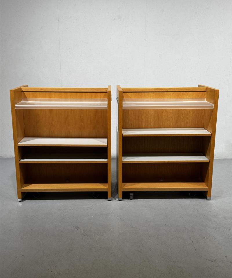 Puuhyllykkö kaksipuolinen pyörillä (2 kpl)