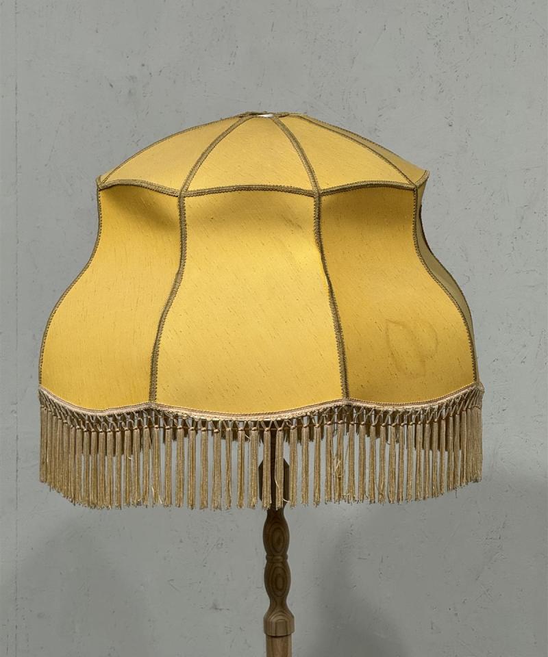 Vintage lattiavalaisin kangasvarjostimella keltainen