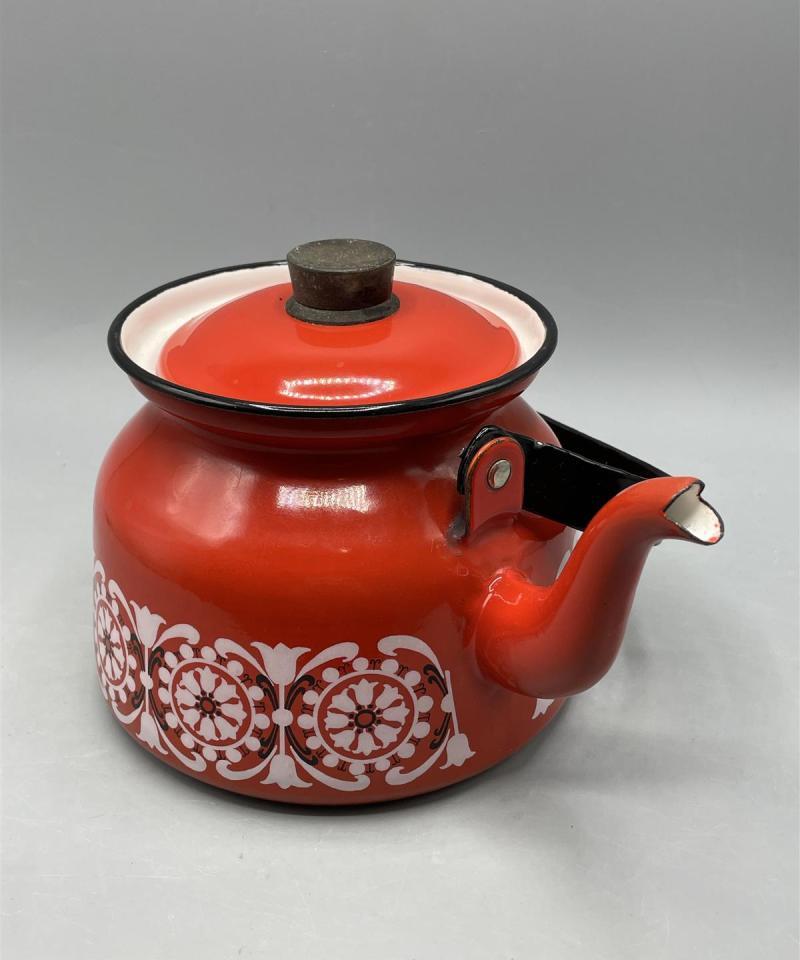 Finel Punahilkka kahvipannu, Raija Uosikkinen