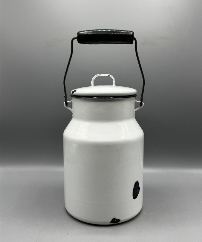 Vintage emalipinnoitettu maitokannu, valkoinen