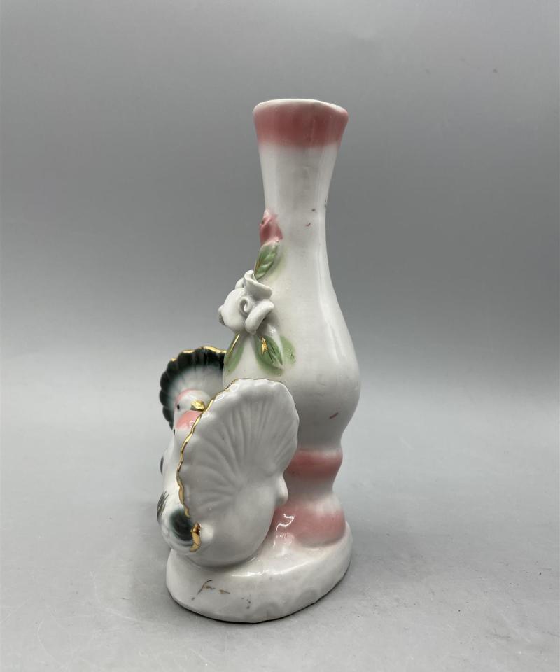 Koristeellinen posliinimaljakko