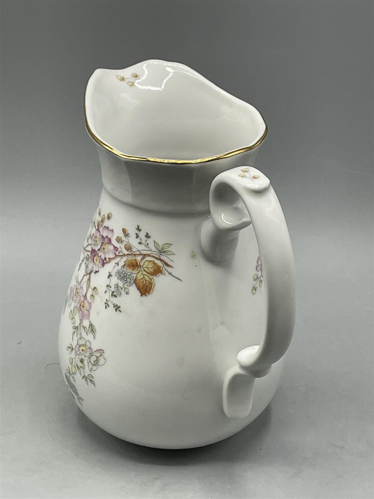 Thun kannu kukkakuvio