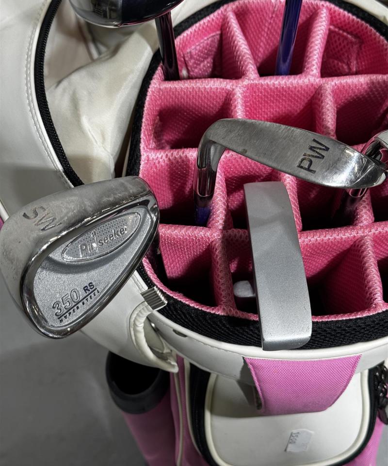 Precept golfbägi ja Pinseeker mailat