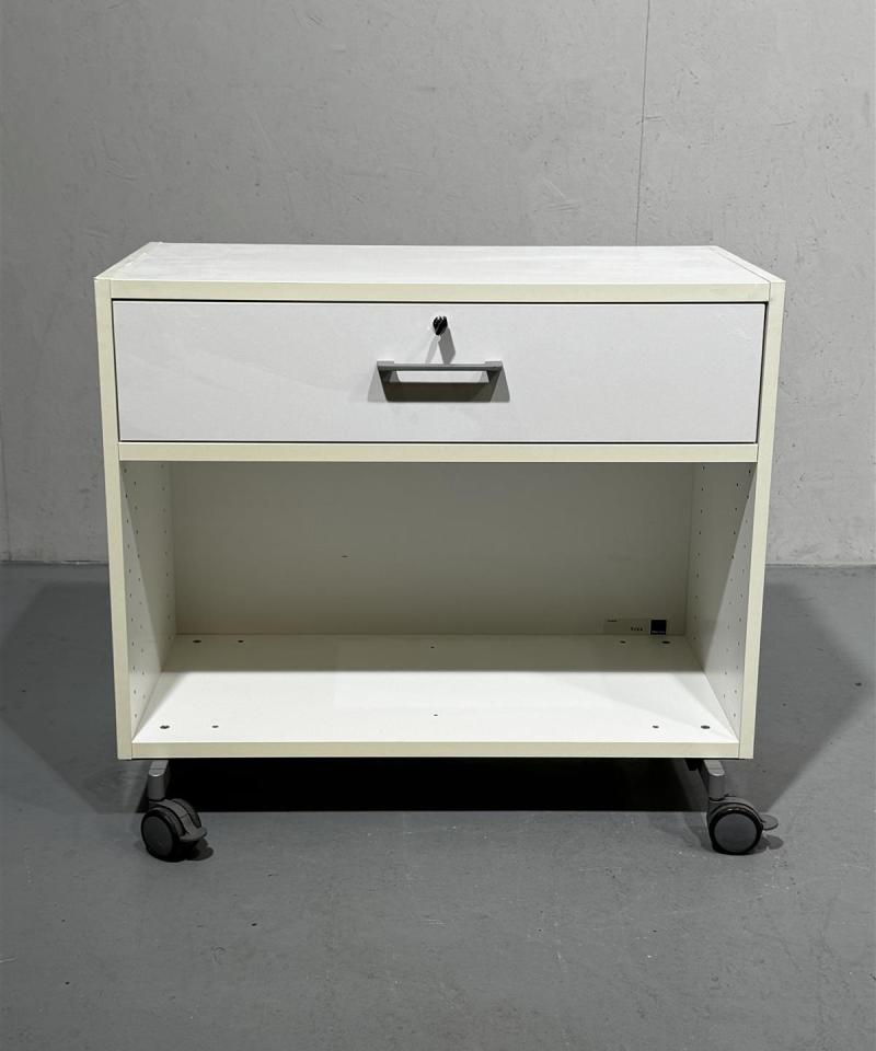 Valkoinen laatikosto (2 kpl) pyörillä leveä