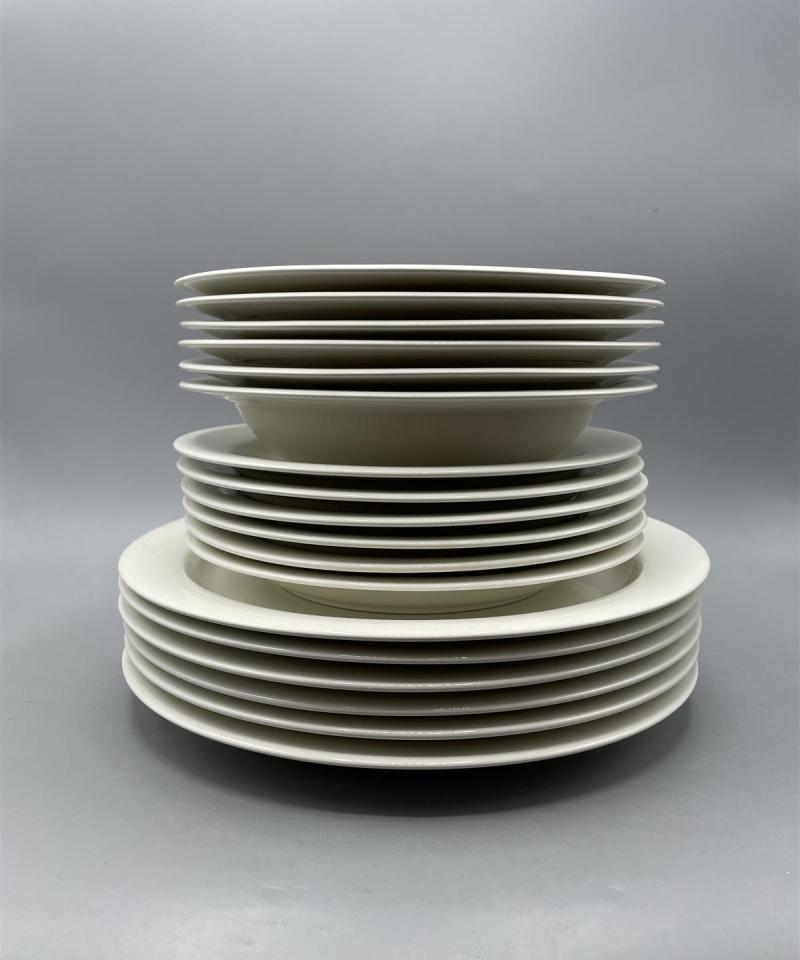 Arabia Arctica lautaset 18-osaa, Inkeri Leivo