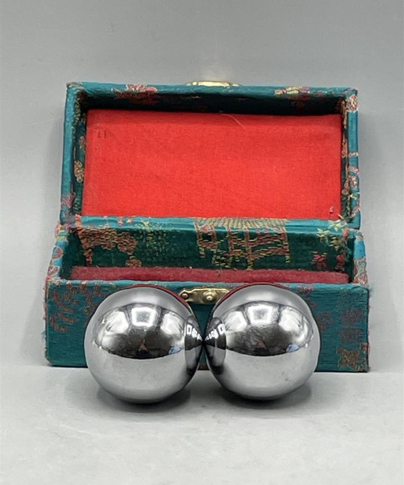 Kiinalaiset soivat terveyspallot, metalliset