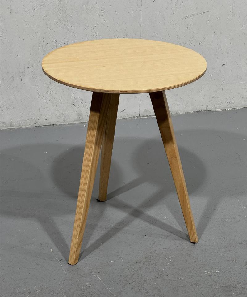 Moderni sivupöytä 50cm puu