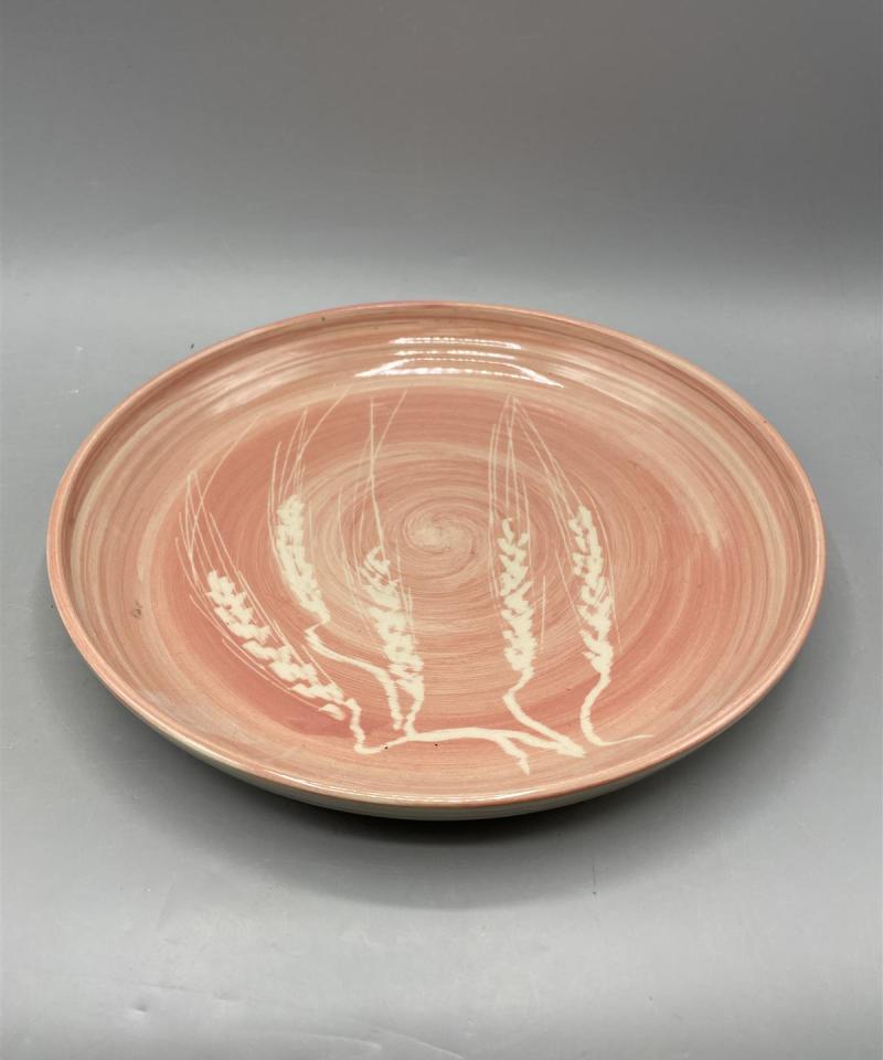 Vaaleanpunainen koristeellinen tarjoilulautanen