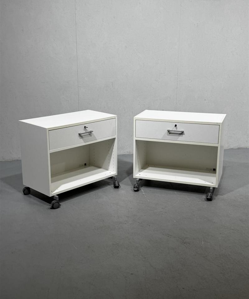 Valkoinen laatikosto (2 kpl) pyörillä leveä