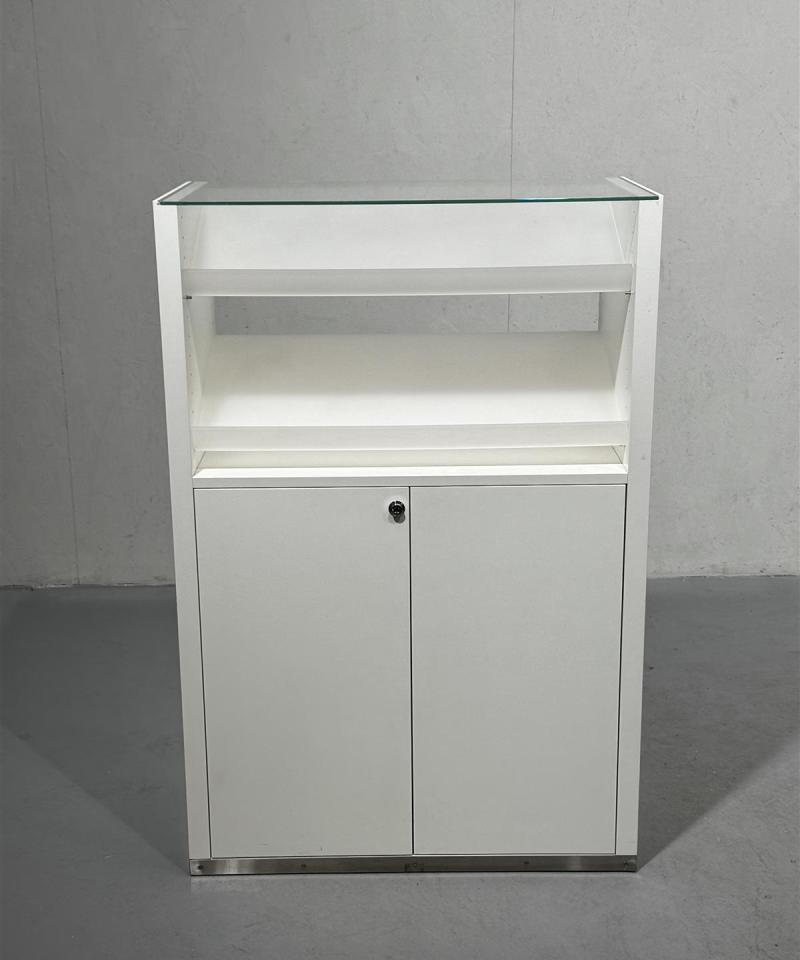 Hyllykkö kaapilla 80x40x120