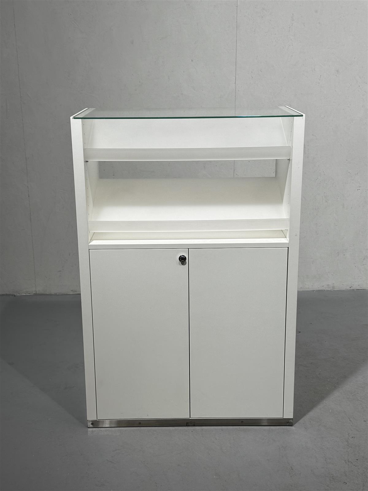 Hyllykkö kaapilla 80x40x120