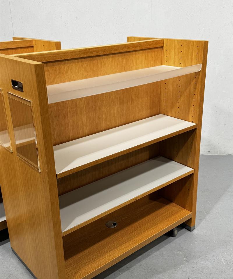 Puuhyllykkö kaksipuolinen pyörillä (2 kpl)