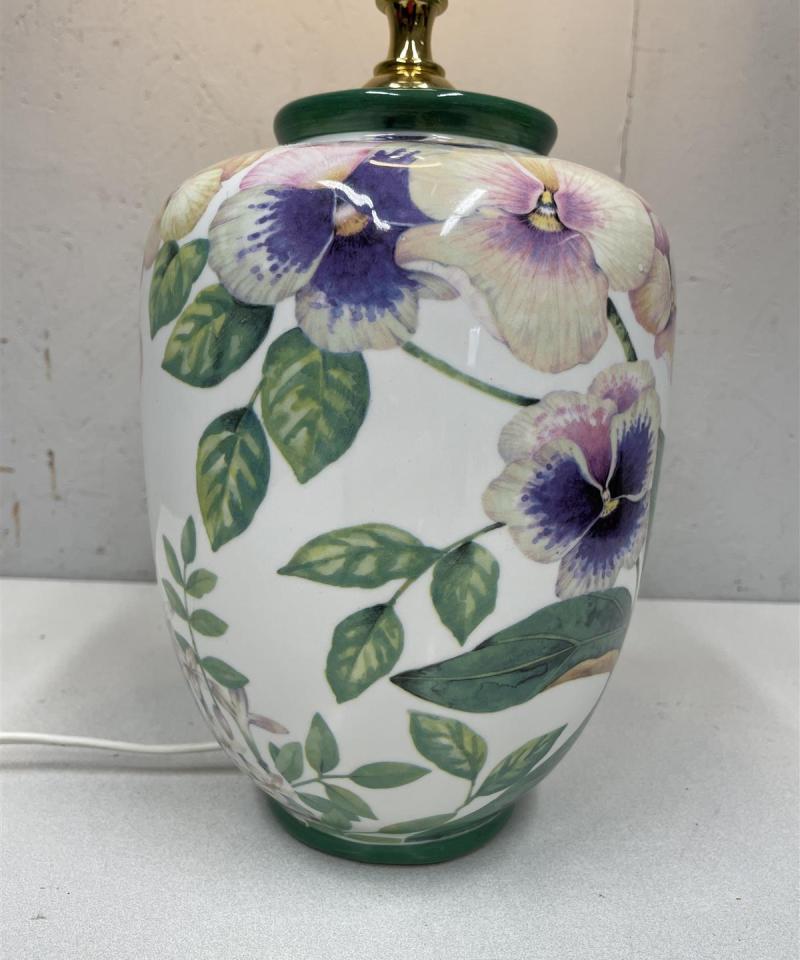 Keraaminen Kukkakuvioinen pöytävalaisin