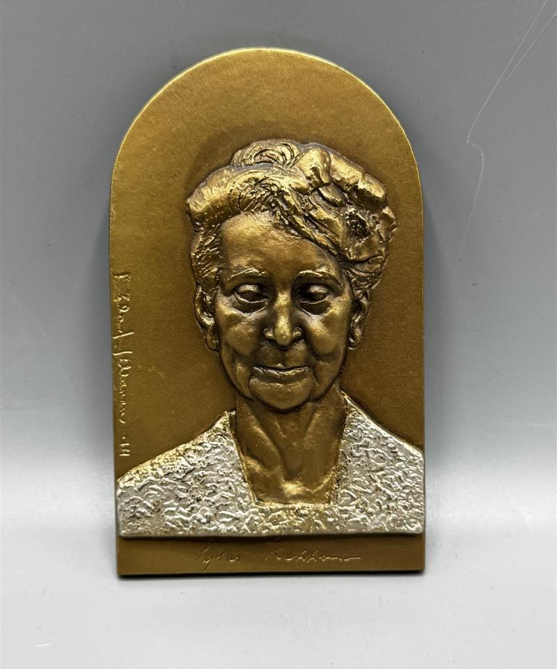 Sylvi Kekkonen reliefi messinki Eila Hiltunen -74