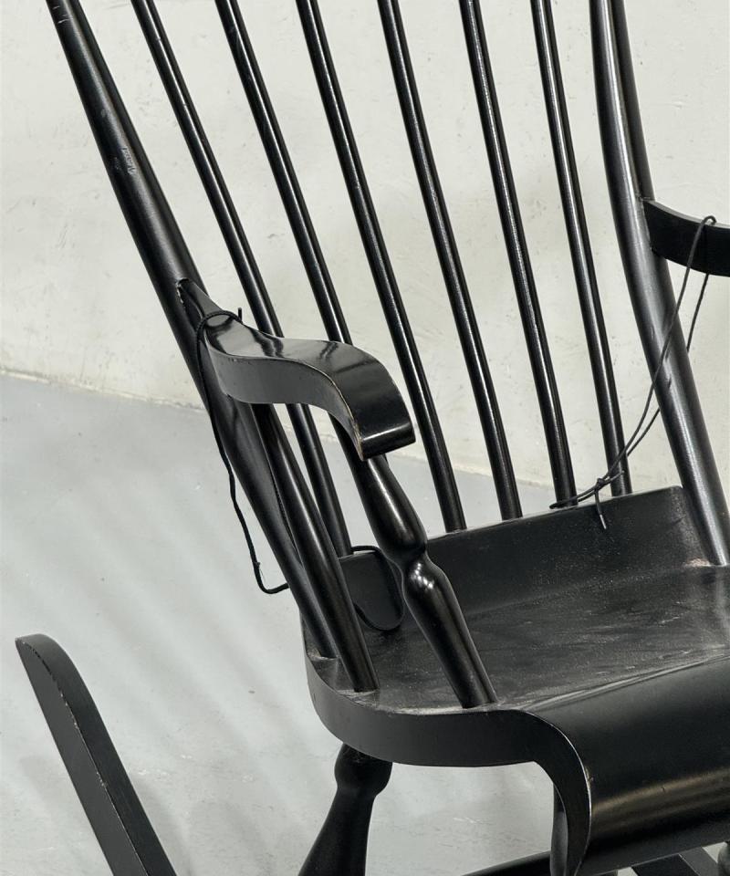 Vintage talonpoikais keinutuoli musta