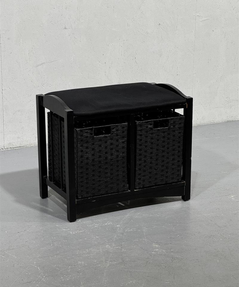 Musta eteispenkki säilytyskoreilla