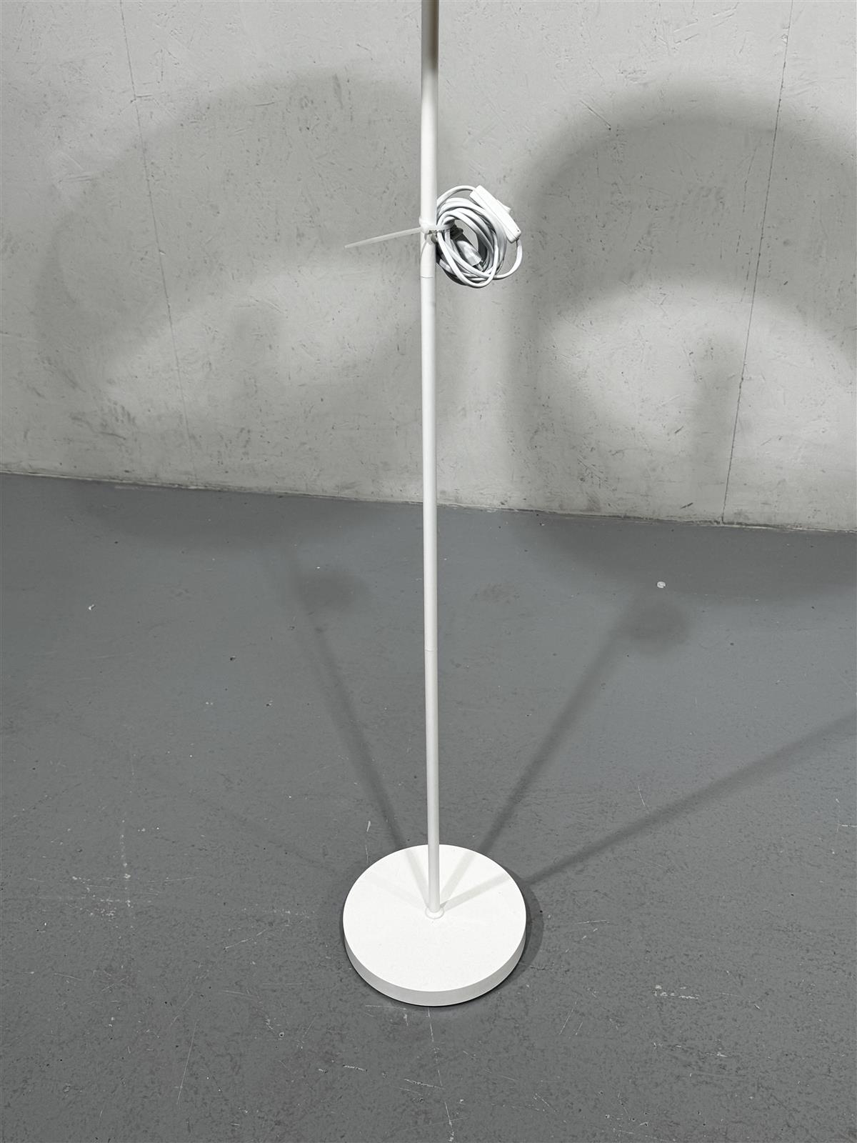 Reality Leuchten valkoinen jalkavalaisin