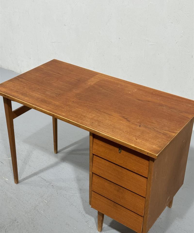 Vintage 60-luku kirjoituspöytä tiikki