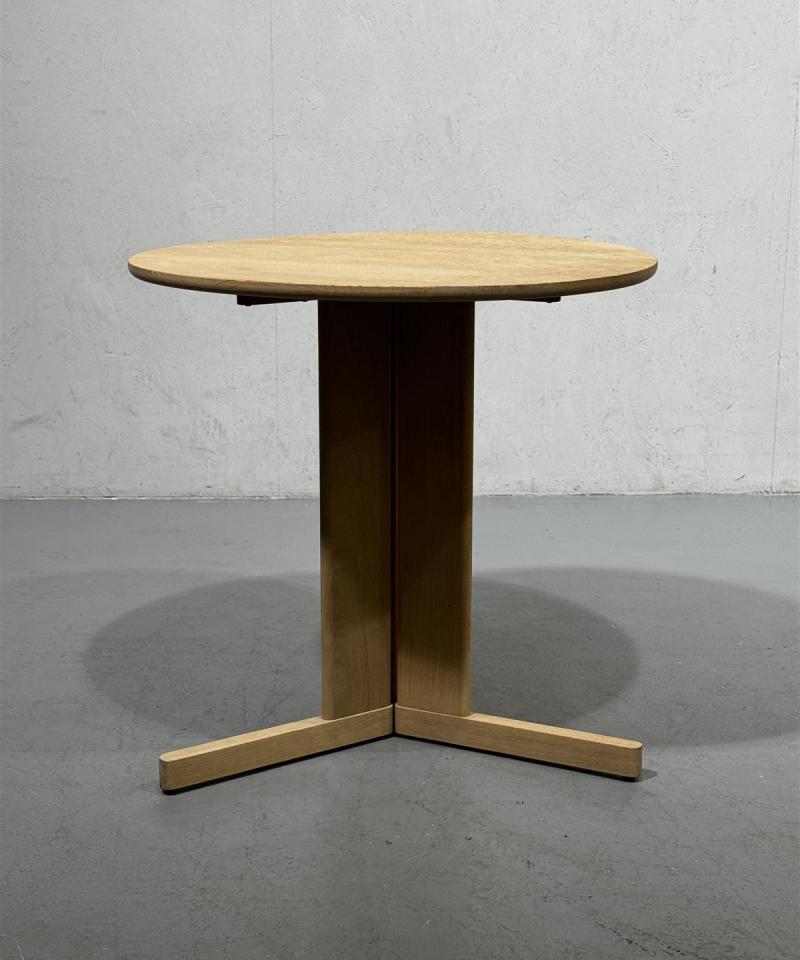 Form & Refine Trefoil pöytä 75cm tammi