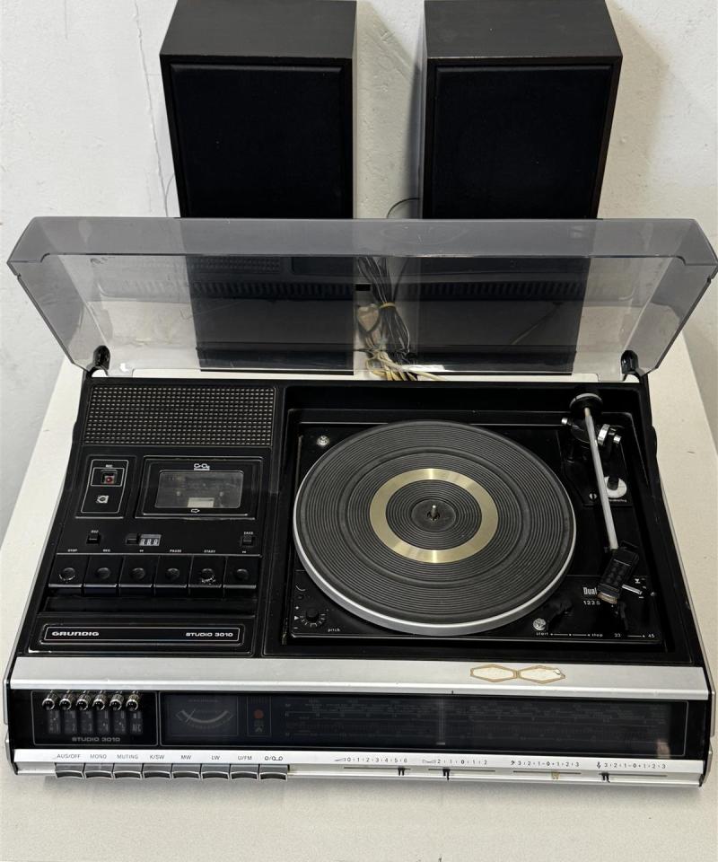 Vintage 70-luku Grundig Studio 3010 stereosarja korjattavaksi