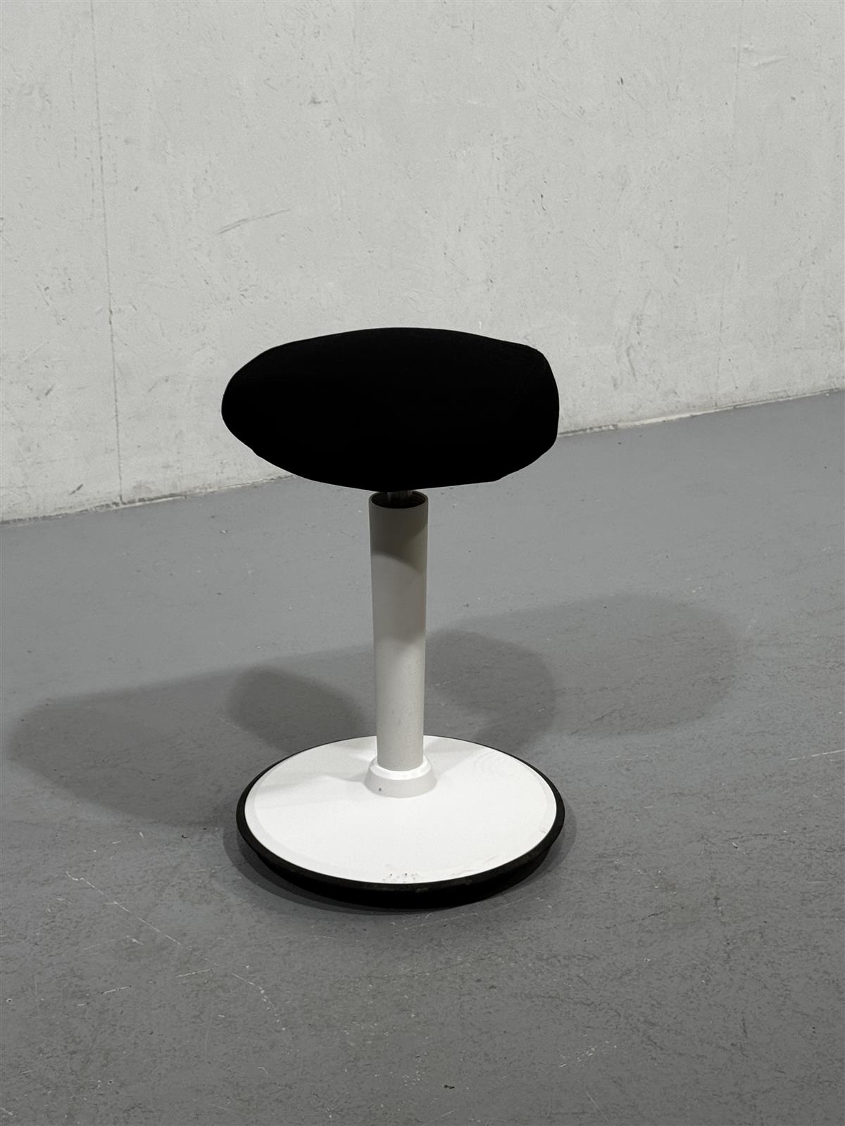 Stoo Triangle aktiivituoli työtuoli