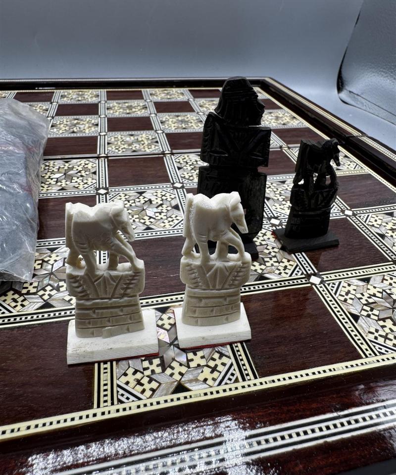 Shakki- ja backgammon-setti luunappulat