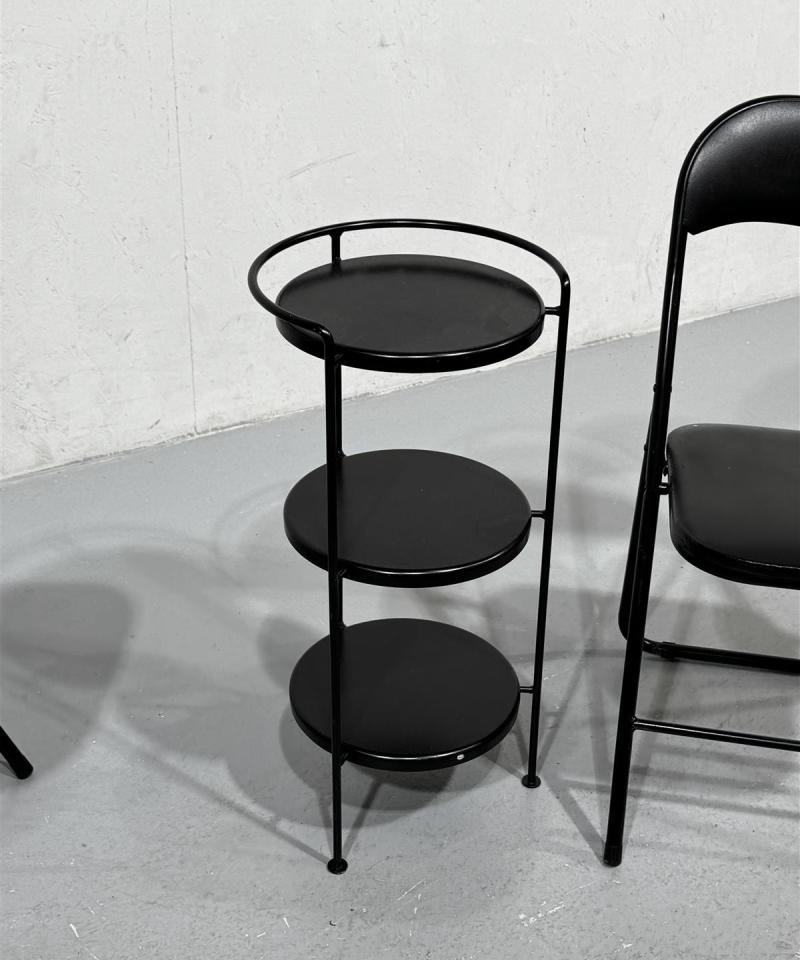 Kokoontaitettava tuolipari ja sivupöytä