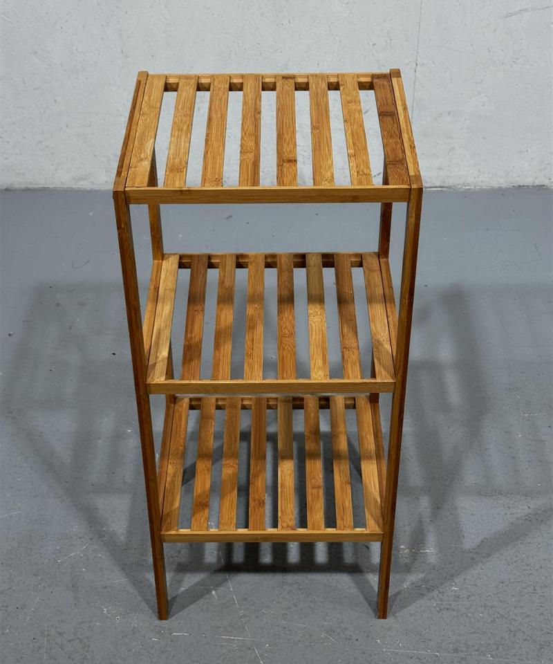 Puinen hyllykkö 3 tasoa