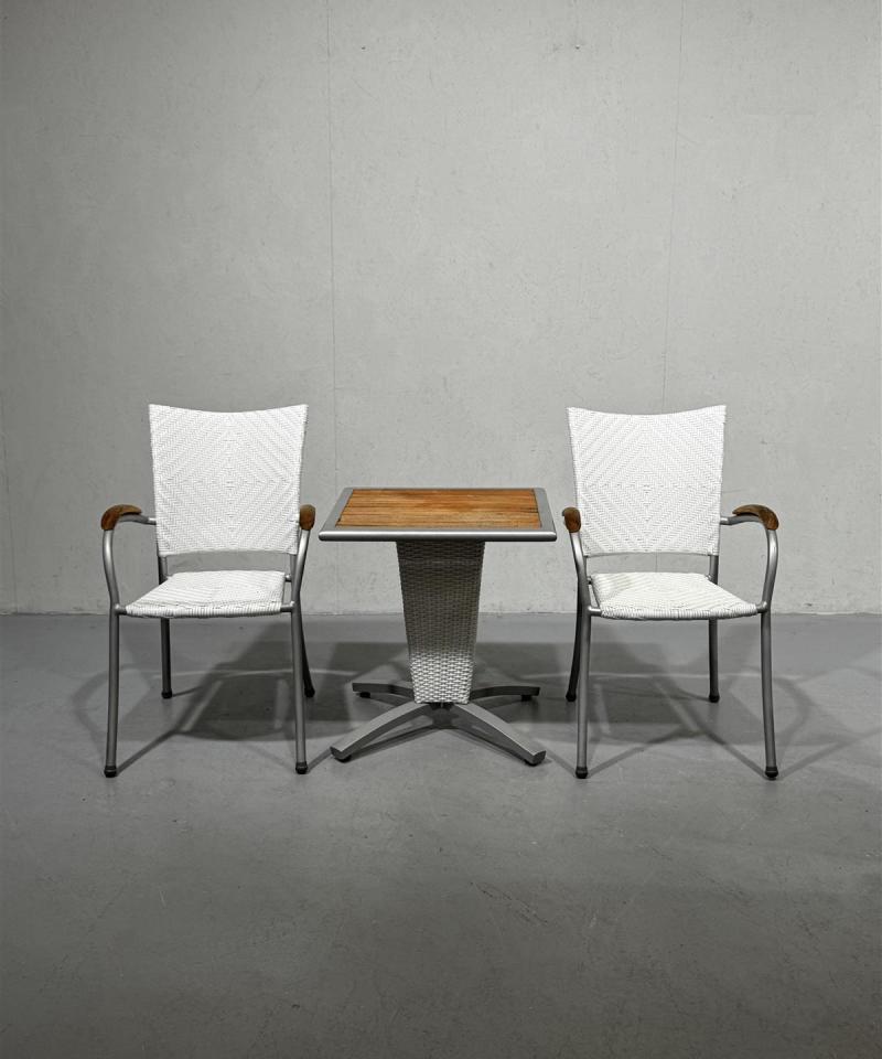 Parveketuolisetti (2 kpl) ja pöytä