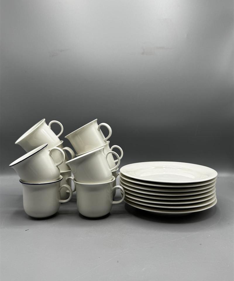 Arabia Arctica kahvikupit 10kpl ja pullalautaset 8 kpl