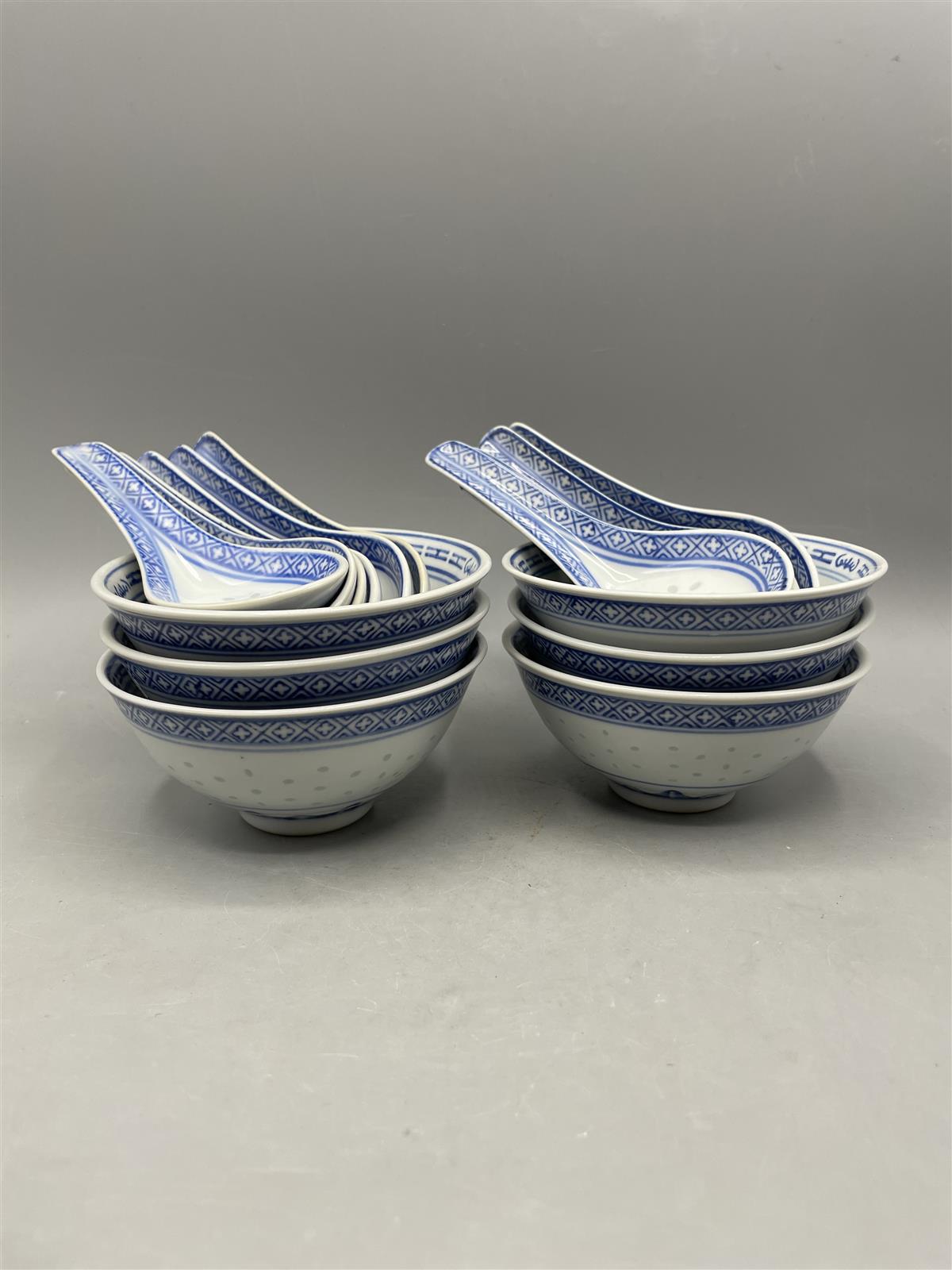 Riisiposliini kulhot ja lusikat 7+12-osaa