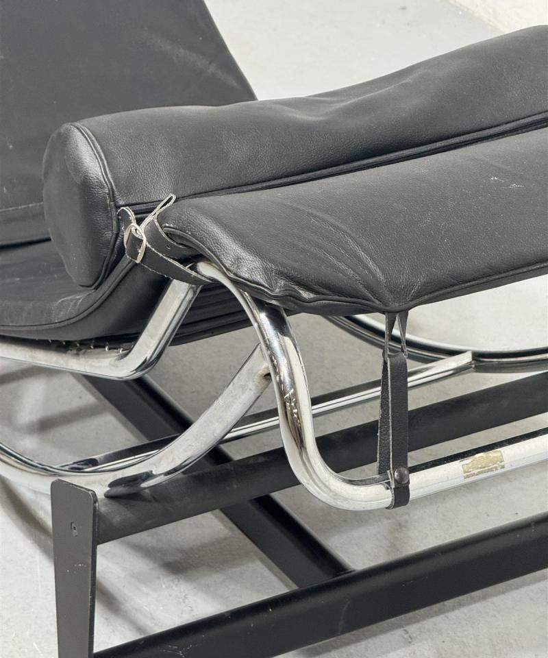 Replica Le Corbusier LC4 lepotuoli