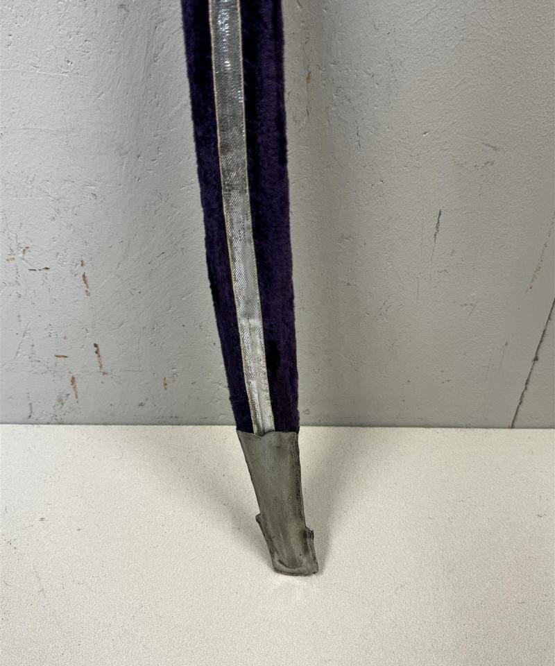 Koristemiekka ja tuppi Intia