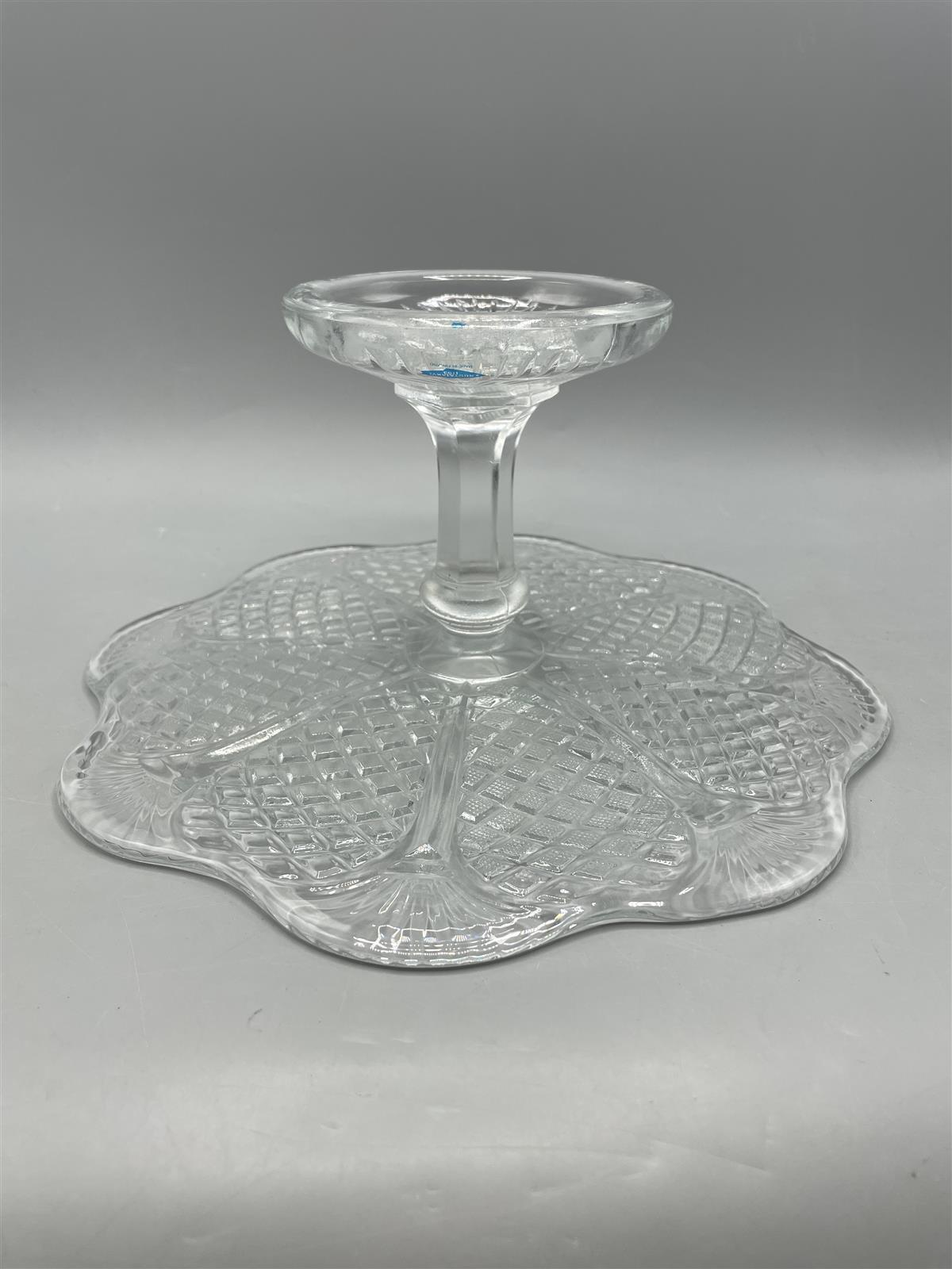 Nuutajärvi jalallinen kakkuvati