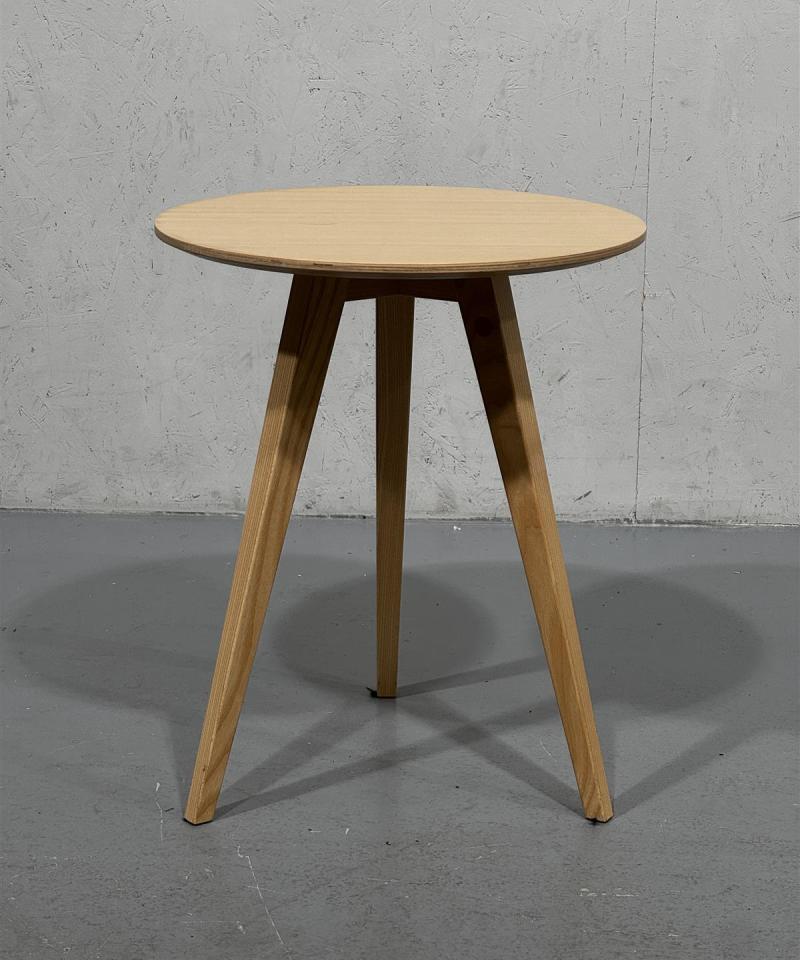 Moderni sivupöytä 50cm puu