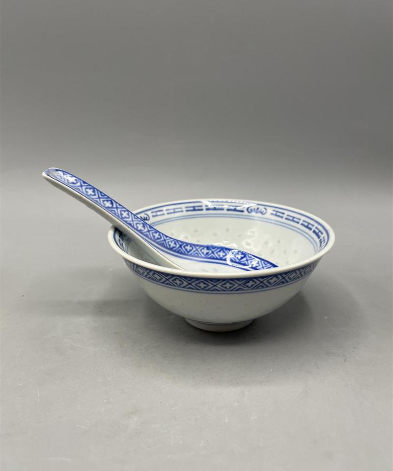 Riisiposliini kulhot ja lusikat 7+12-osaa