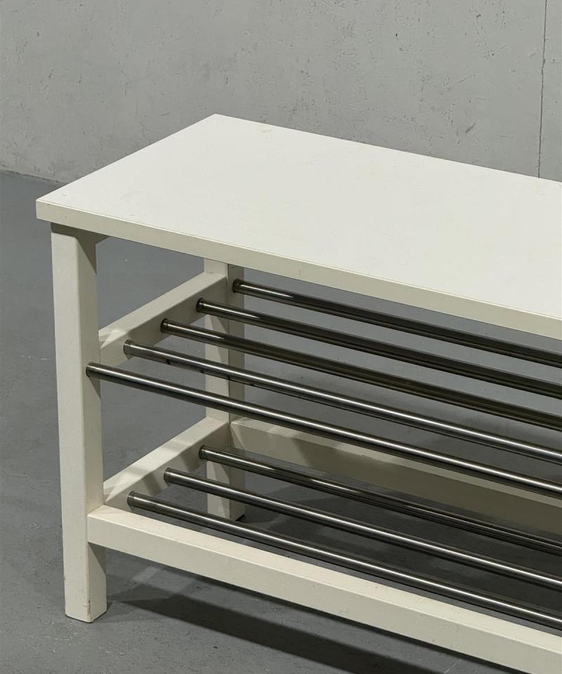 Eteispenkki kenkätelineellä