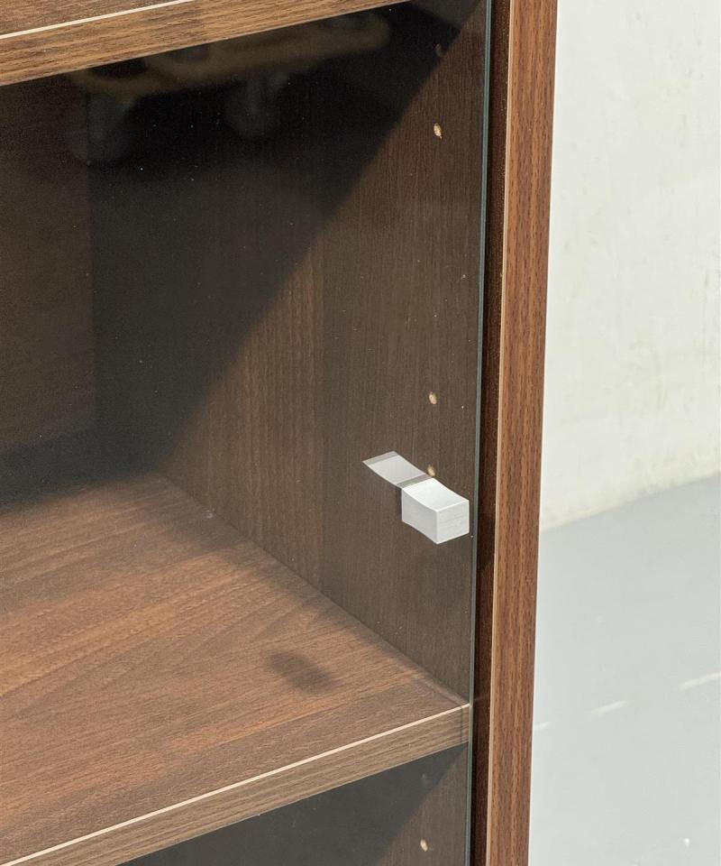 Vitriinikaappi ruskea